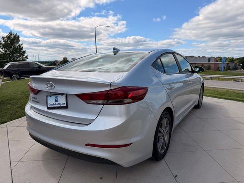 Used 2017 Hyundai Elantra SE w/ SE A/T Tech Package 03 FWD image 9