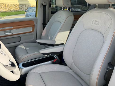 Used 2025 Volkswagen ID. Buzz 1st Edition image 11