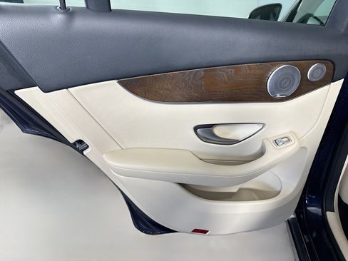 Used 2019 Mercedes-Benz GLC 350e 4MATIC image 26