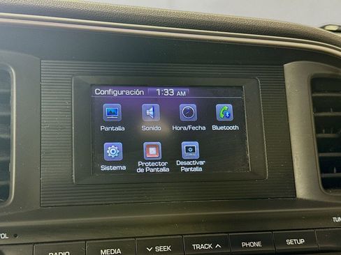 Used 2020 Hyundai Elantra SE w/ Winter Weather Package image 16