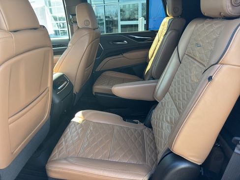 Used 2022 Cadillac Escalade Premium Luxury w/ Performance Package image 11