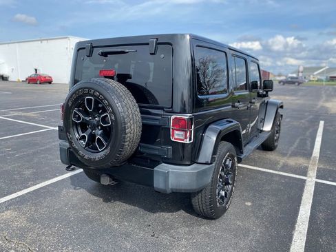 Used 2018 Jeep Wrangler Unlimited Sahara AWD/4WD image 7