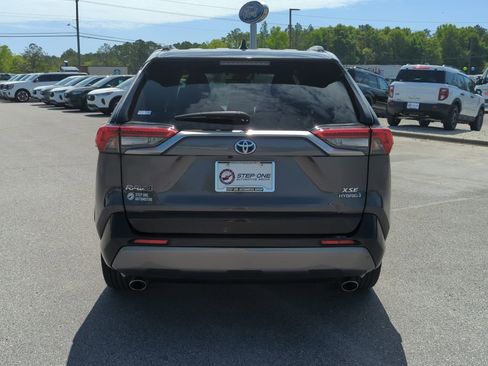 Used 2020 Toyota RAV4 XSE w/ XSE Grade Weather Package image 6