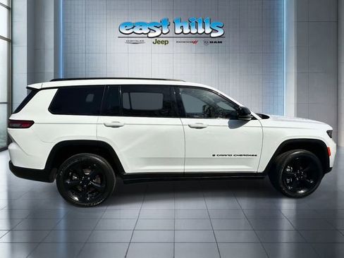 Used 2023 Jeep Grand Cherokee L Laredo AWD/4WD image 2