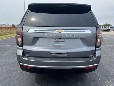 Used 2022 Chevrolet Suburban LT w/ Luxury Package image 4