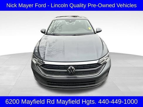 Used 2023 Volkswagen Jetta SE image 2