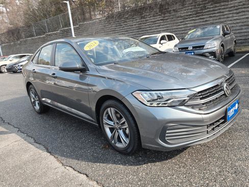 Certified 2024 Volkswagen Jetta SE image 11