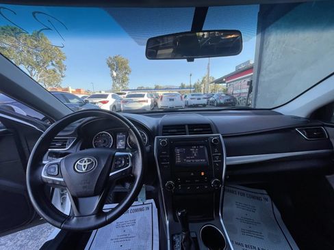 Used 2017 Toyota Camry SE FWD image 9