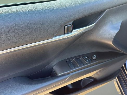 Used 2022 Toyota Camry SE image 11