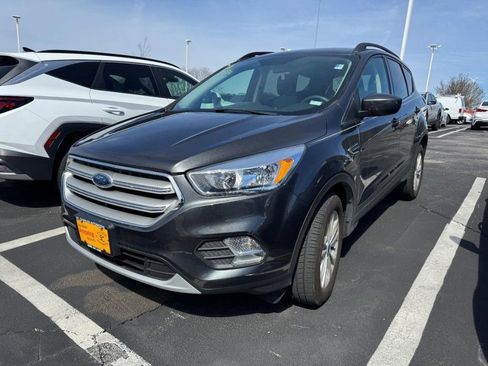 Used 2018 Ford Escape SE image 3