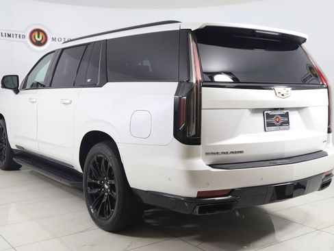 Used 2021 Cadillac Escalade ESV Sport Platinum AWD/4WD image 4