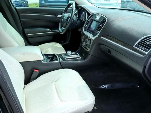 Used 2019 Chrysler 300 Limited image 12