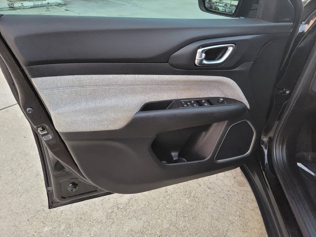 Used 2022 Jeep Compass Latitude FWD image 12