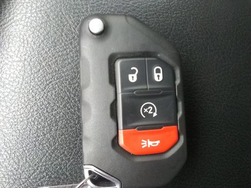 Used 2021 Jeep Wrangler Sport S image 16