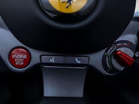 Used 2019 Ferrari Portofino RWD image 46