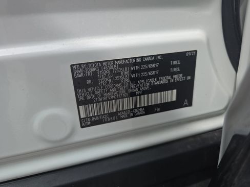 Used 2021 Toyota RAV4 XLE w/ Convenience Package FWD image 34
