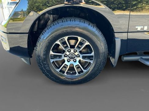 Used 2024 Nissan Titan SV w/ SV Convenience Package image 15