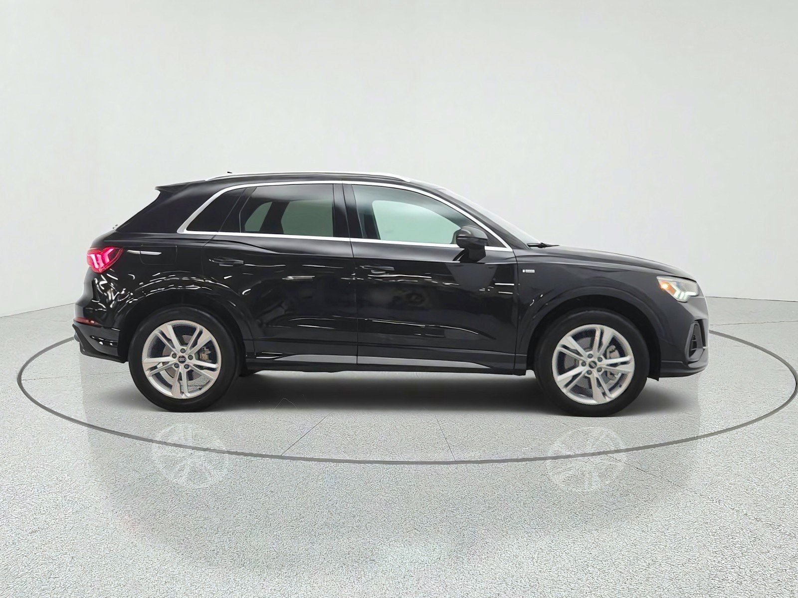 Used 2024 Audi Q3 2.0T Premium w/ Convenience Package AWD/4WD image 4
