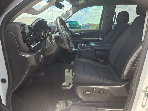 Used 2023 Chevrolet Silverado 1500 LT AWD/4WD image 9