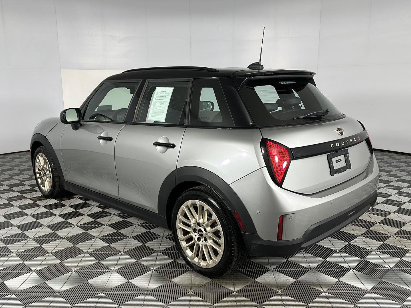 Used 2026 MINI Cooper 2-Door Hardtop FWD image 11