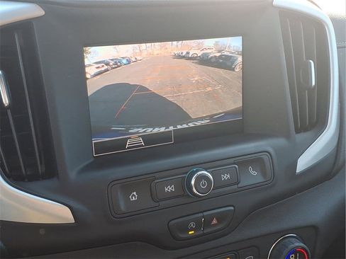 Used 2024 GMC Terrain SLE w/ Driver Convenience Package image 6