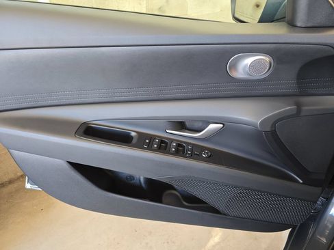 Used 2026 Hyundai Elantra SE FWD image 25