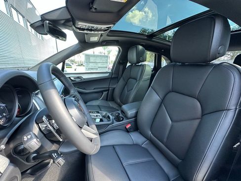 Used 2026 Porsche Macan AWD/4WD image 5