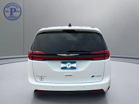 Used 2023 Chrysler Pacifica Limited FWD image 6