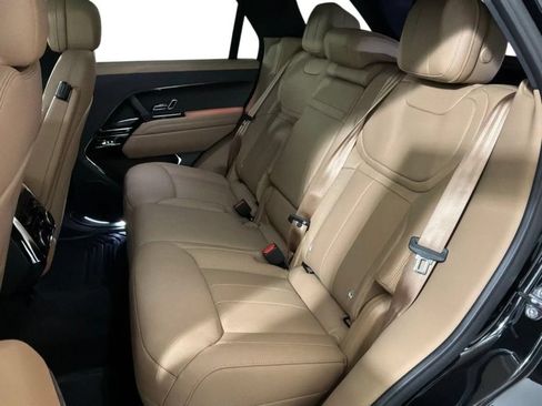Used 2025 Land Rover Range Rover Sport SE AWD/4WD image 17