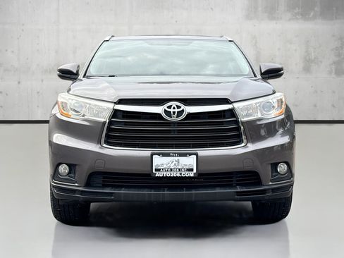 Used 2014 Toyota Highlander XLE image 2