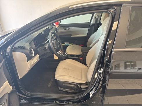 Used 2023 Kia Forte LXS w/ LXS Technology Package FWD image 5