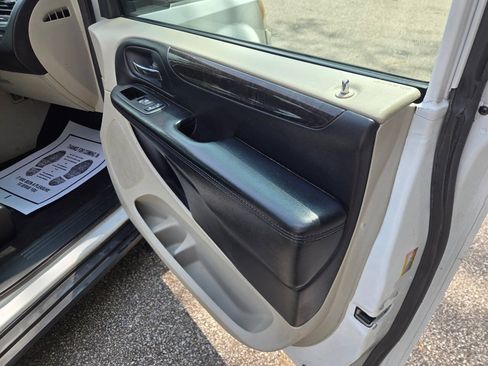 Used 2014 Dodge Grand Caravan American Value Package FWD image 23