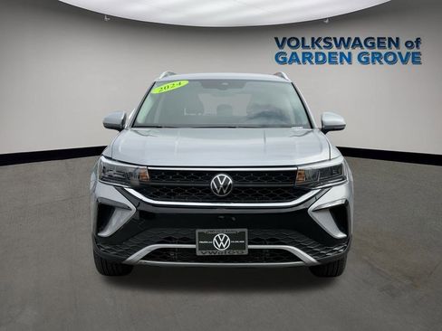 Used 2024 Volkswagen Taos SE image 2