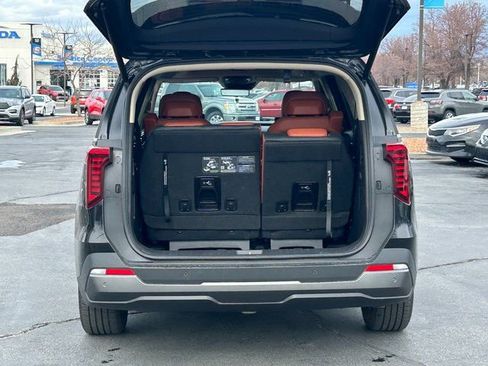 Used 2025 Kia Carnival SX Prestige image 34