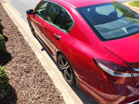 Used 2017 Honda Accord Sport image 12