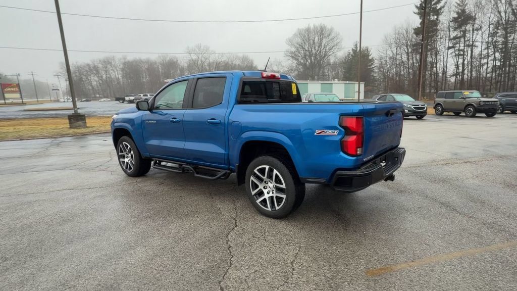 Used 2024 Chevrolet Colorado Z71 w/ Z71 Convenience Package 2 AWD/4WD image 6