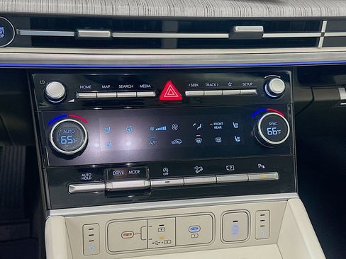 Certified 2025 Hyundai Santa Fe Calligraphy image 16