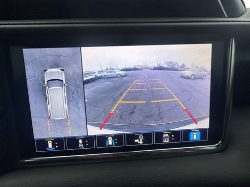 Used 2021 GMC Yukon Denali w/ Denali Premium Package image 27