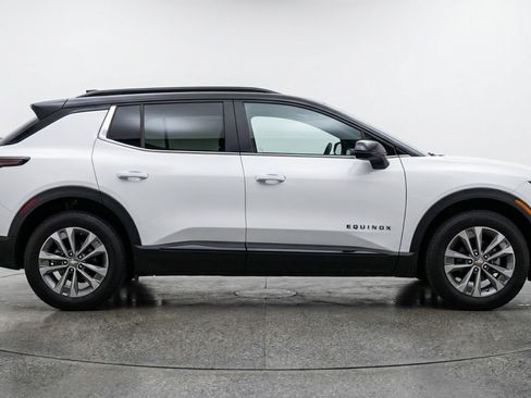 Used 2025 Chevrolet Equinox LT image 11