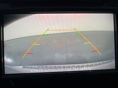 Used 2018 Nissan Rogue SV image 13