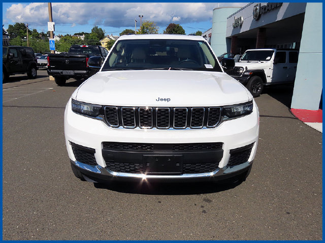 Used 2022 Jeep Grand Cherokee L Limited AWD/4WD image 4