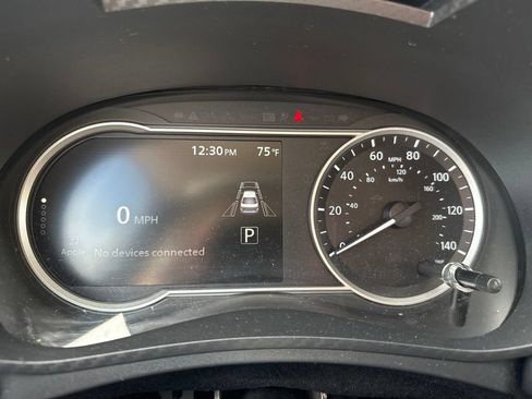 Used 2024 Nissan Versa SR FWD image 18