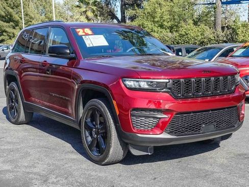 Used 2024 Jeep Grand Cherokee Altitude image 3
