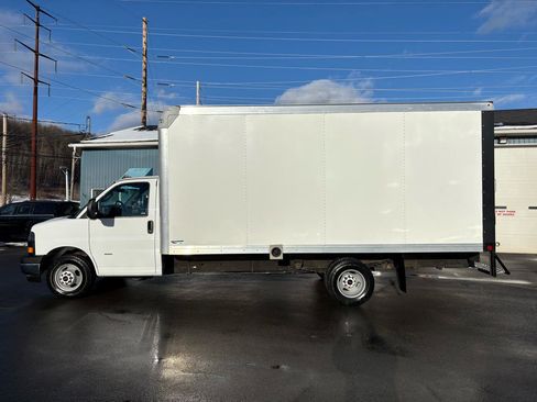 Used 2023 GMC Savana 3500 Extended w/ Power Convenience Package RWD image 2