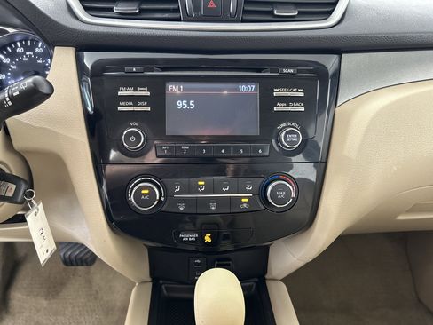 Used 2015 Nissan Rogue S AWD/4WD image 17