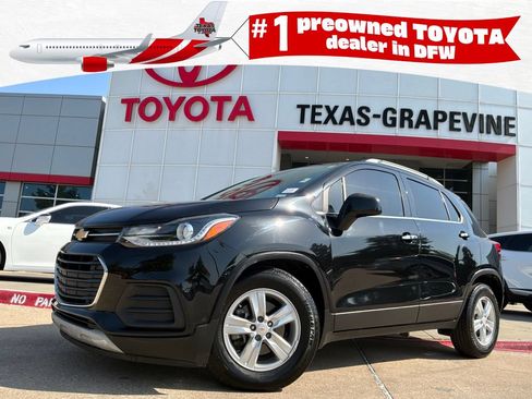 Used 2019 Chevrolet Trax LT w/ LT Convenience Package FWD image 1