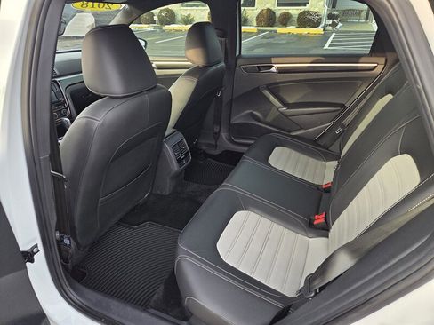 Used 2018 Volkswagen Passat 3.6 image 11