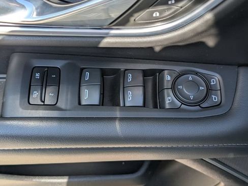 Used 2023 Chevrolet Tahoe LT w/ Luxury Package AWD/4WD image 19