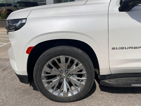 Used 2021 Chevrolet Suburban Premier AWD/4WD image 37