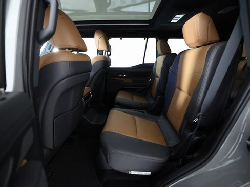 Used 2025 Lexus GX 550 image 18